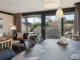 5 Star Holiday Home in Ronne