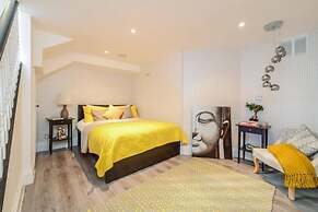 Elegant Ealing Apartment Retreat