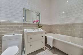 Elegant Ealing Apartment Retreat