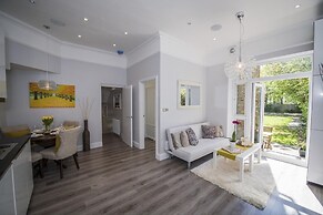 Elegant Ealing Apartment Retreat