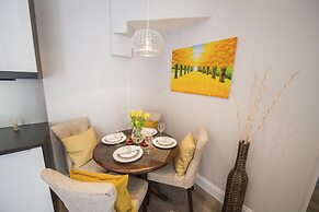 Elegant Ealing Apartment Retreat