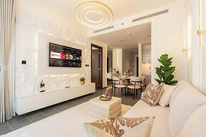 Premium 1BR Oasis - City Views & Pool