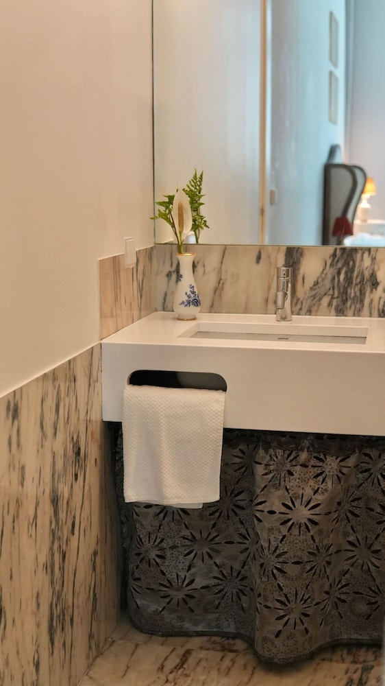 Stylish Apartment Near Timeout Market