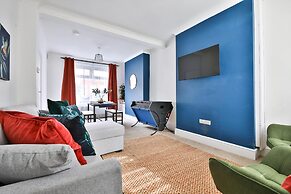 Charming 3 Bed Home Near Caerphilly Castle