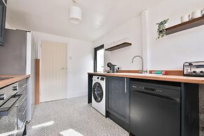 Charming 3 Bed Home Near Caerphilly Castle