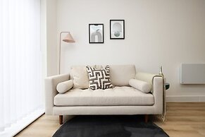 Chic 2 Bed Flat Near Central Cardiff