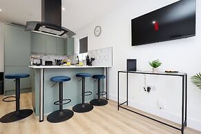 Chic 2 Bed Flat Near Central Cardiff