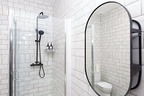Luxury 2 Bedroom & 2 Bathroom Central Flat