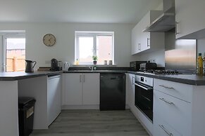 The Haven Modern 4-bed Home With Garden