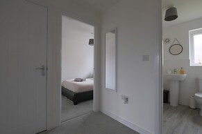 The Haven Modern 4-bed Home With Garden