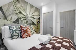Group Getaway Stylish 2-bed Cardiff Flat