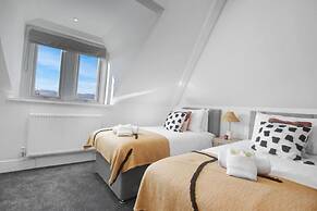Group Getaway Stylish 2-bed Cardiff Flat