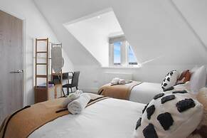 Group Getaway Stylish 2-bed Cardiff Flat