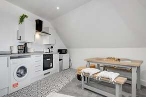 Group Getaway Stylish 2-bed Cardiff Flat