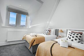 Group Getaway Stylish 2-bed Cardiff Flat