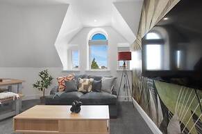Group Getaway Stylish 2-bed Cardiff Flat