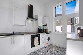 Compact 1-bed Flat for Friends & Colleagues