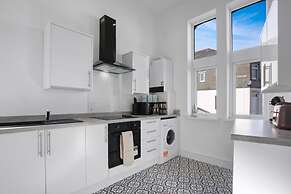 Compact 1-bed Flat for Friends & Colleagues