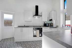 Compact 1-bed Flat for Friends & Colleagues