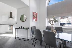 Compact 1-bed Flat for Friends & Colleagues