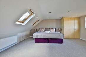 Spacious 3 Bed Home With Pool Table
