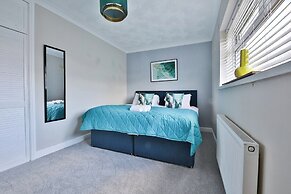 Spacious 3 Bed Home With Pool Table