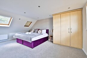 Spacious 3 Bed Home With Pool Table