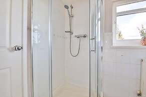Spacious 3 Bed Home With Pool Table