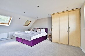 Spacious 3 Bed Home With Pool Table