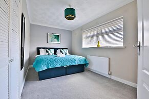 Spacious 3 Bed Home With Pool Table
