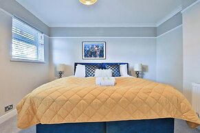 Spacious 3 Bed Home With Pool Table
