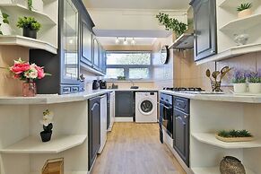 Spacious 3 Bed Home With Pool Table