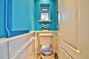 Spacious 3 Bed Home With Pool Table
