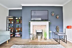 Spacious 3 Bed Home With Pool Table