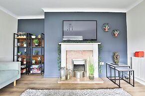 Spacious 3 Bed Home With Pool Table