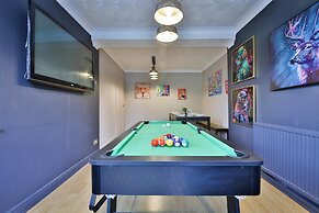 Spacious 3 Bed Home With Pool Table