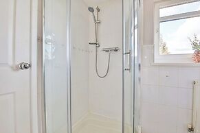 Spacious 3 Bed Home With Pool Table
