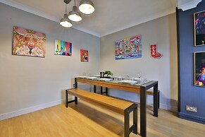 Spacious 3 Bed Home With Pool Table