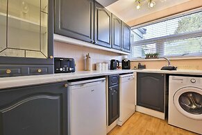 Spacious 3 Bed Home With Pool Table