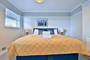 Spacious 3 Bed Home With Pool Table