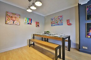 Spacious 3 Bed Home With Pool Table