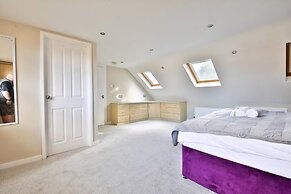 Spacious 3 Bed Home With Pool Table