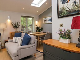 5 Waterside Wood