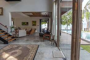 Kalamari Luxury Beach Front Villa