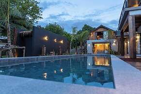 Kalamari Luxury Beach Front Villa