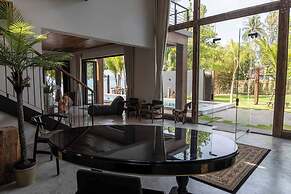Kalamari Luxury Beach Front Villa