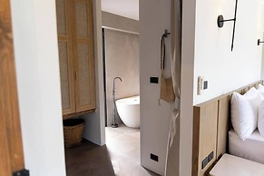 Kalamari Luxury Beach Front Villa