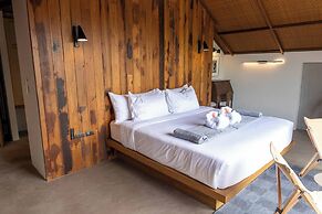 Kalamari Luxury Beach Front Villa
