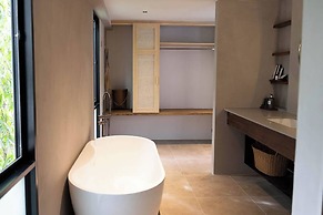 Kalamari Luxury Beach Front Villa
