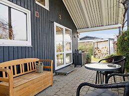 5 Star Holiday Home in Ronde
